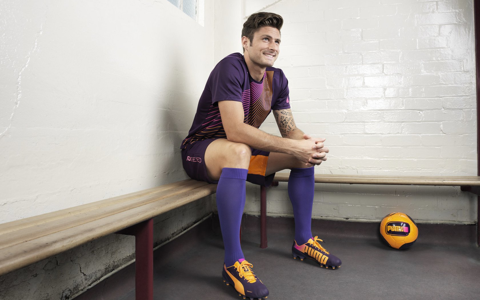 AYX体育-乔治·巴尔：从中场到防线，他的全面能力让全黑队防守更加坚实